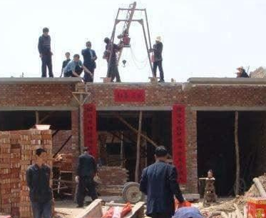 想在農村自己建小樓,需要采購小型吊運機等設備